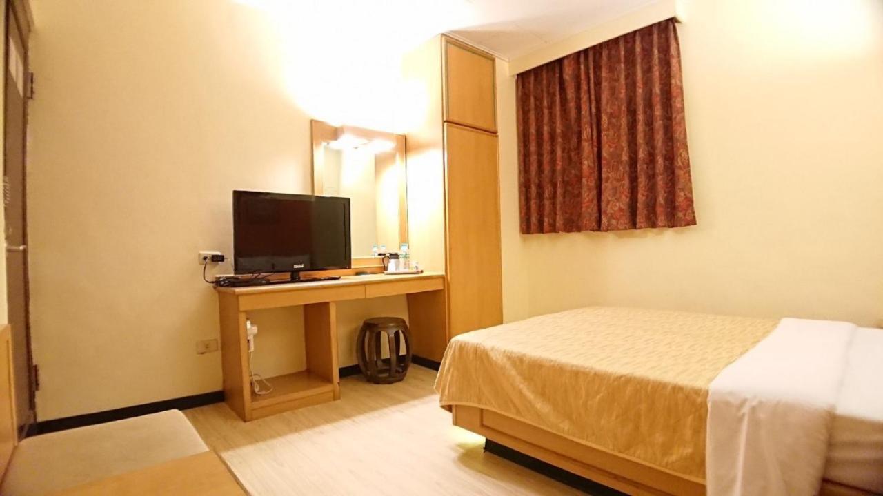 Yes Hotel Chiayi City Exterior photo