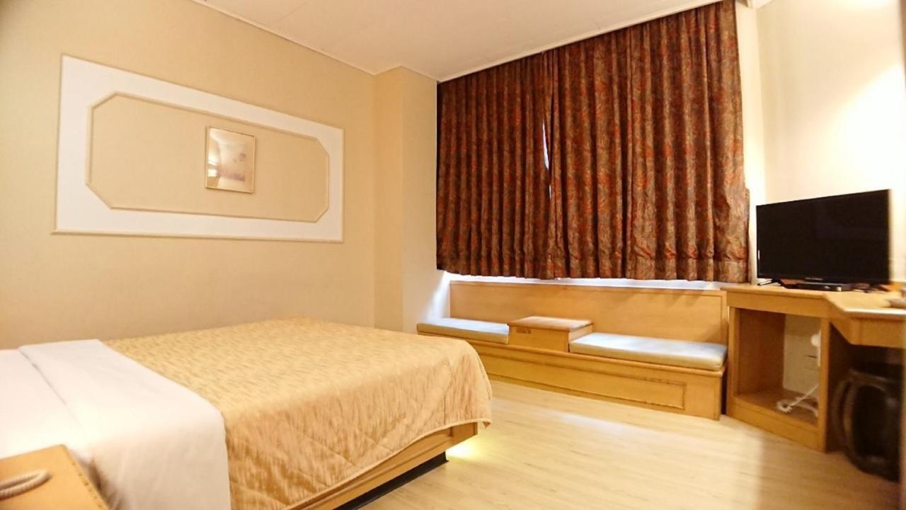 Yes Hotel Chiayi City Exterior photo