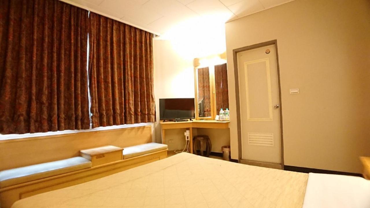 Yes Hotel Chiayi City Exterior photo