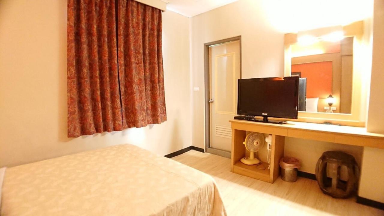 Yes Hotel Chiayi City Exterior photo
